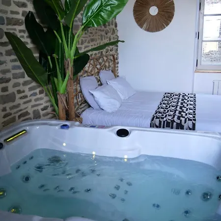 Profitez D'Une Douce Nuit Avec Jacuzzi Fougeres Exterior photo